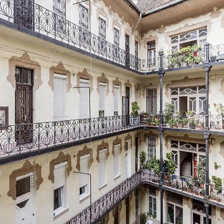 Lovely Studio In The Heart Of Budapest Bagian luar foto